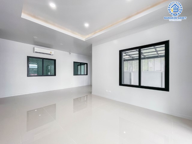 *****บ้านเดี่ยวมือสองกรุงเทพฯ ม.แกรนด์ บริทาเนีย วงแหวน-รามอินทรา #หลังมุม เนื้อที่กว้างขวางสุดถึง 64.6 ตร.ว. ฟังก์ชัน 4 ห้องนอน 5 ห้องน้ำ 2 ที่จอดรถ บ้านใหม่พร้อมอยู่ ไม่เคยเข้า บนทำเลเดินทางสะดวก ติดถนนกาจนาภิเษก ใกล้รถไฟฟ้าสายสีเขียว "สถานีคูคต" และทางด่วน